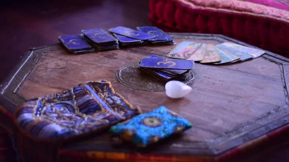 Лучшие схемы раскладов Таро 2026: полный гид из 25 раскладов (на отношения, мужчину, любовь, ближайшее будущее)
